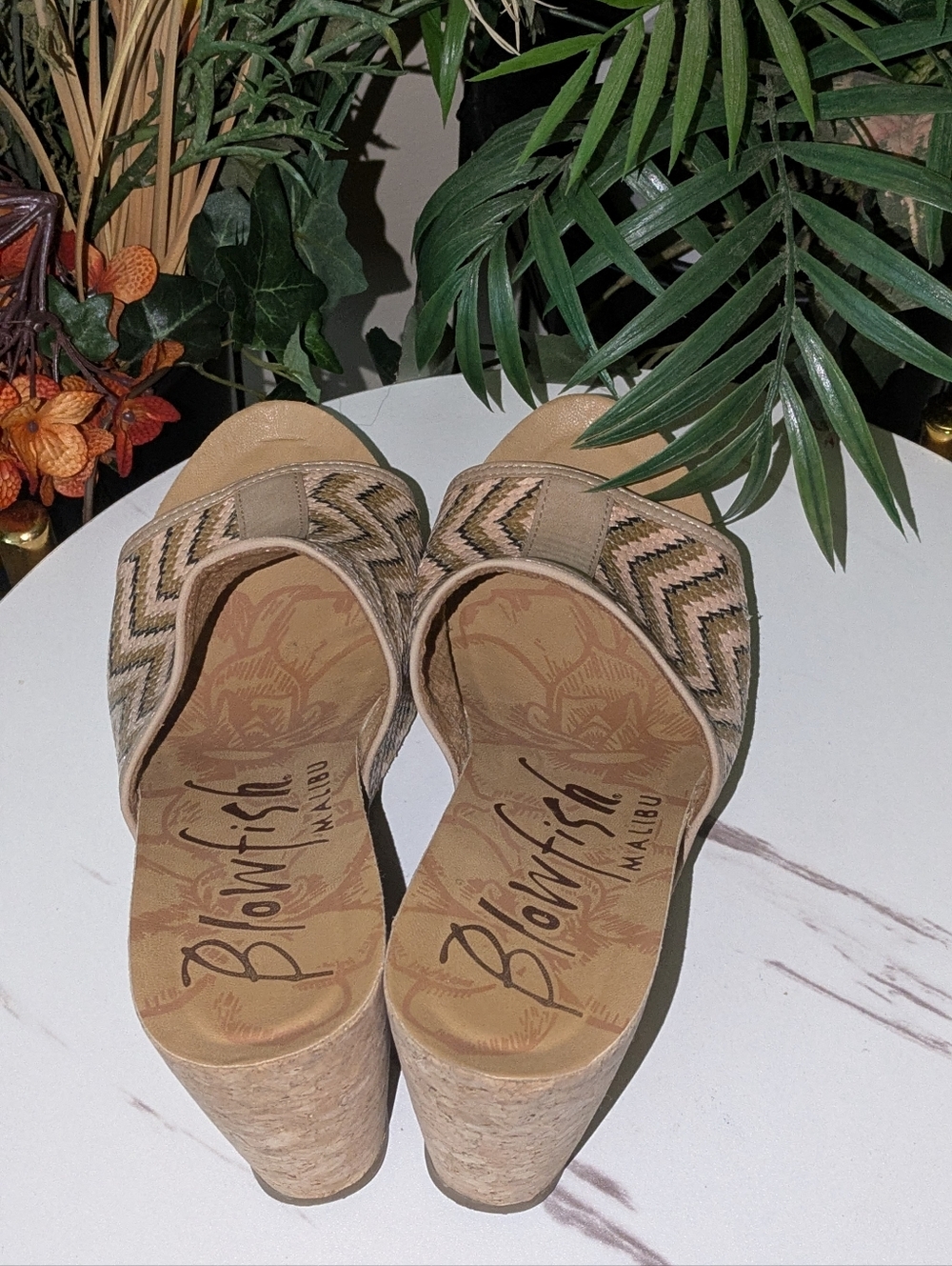 🔥SALE🔥Blowfish Women's Tan Chevron Slide Sandals - Picture 6 of 7